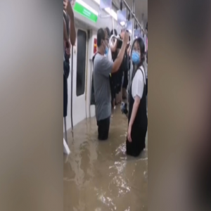 7月20日郑州地铁5号线 车厢水位上涨全过程